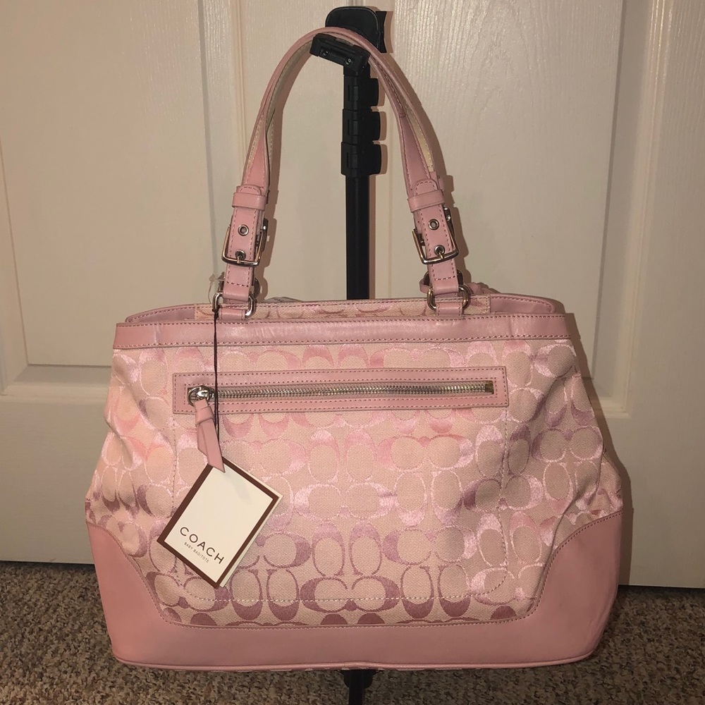 NWT. Authentic COACH purse